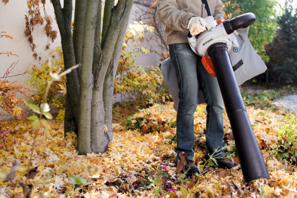 Aspirador e soprador de folhas a combustão SH 56 STIHL