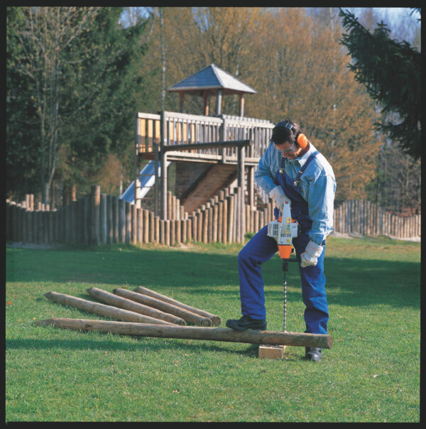 Perfurador de madeira a combustão BT 45 STIHL